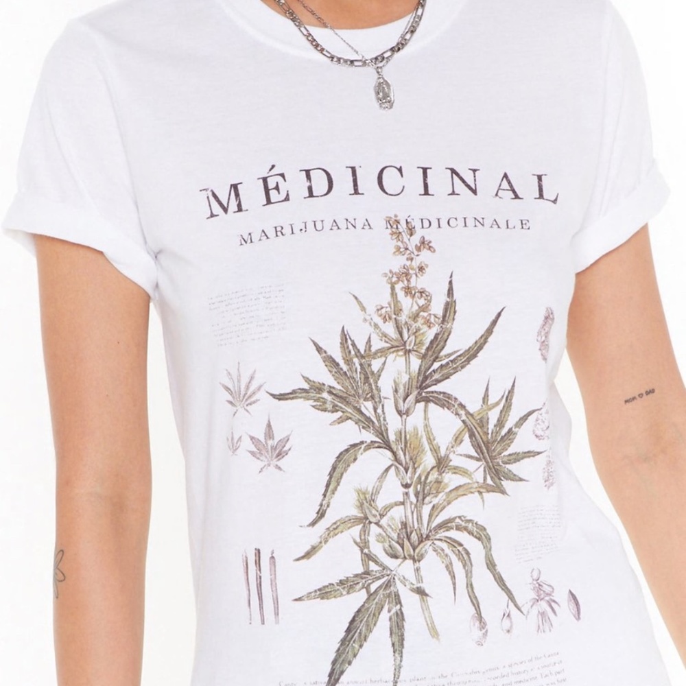 NWT nasty gal relaxed fit botanical flower graphic print tee Sz m